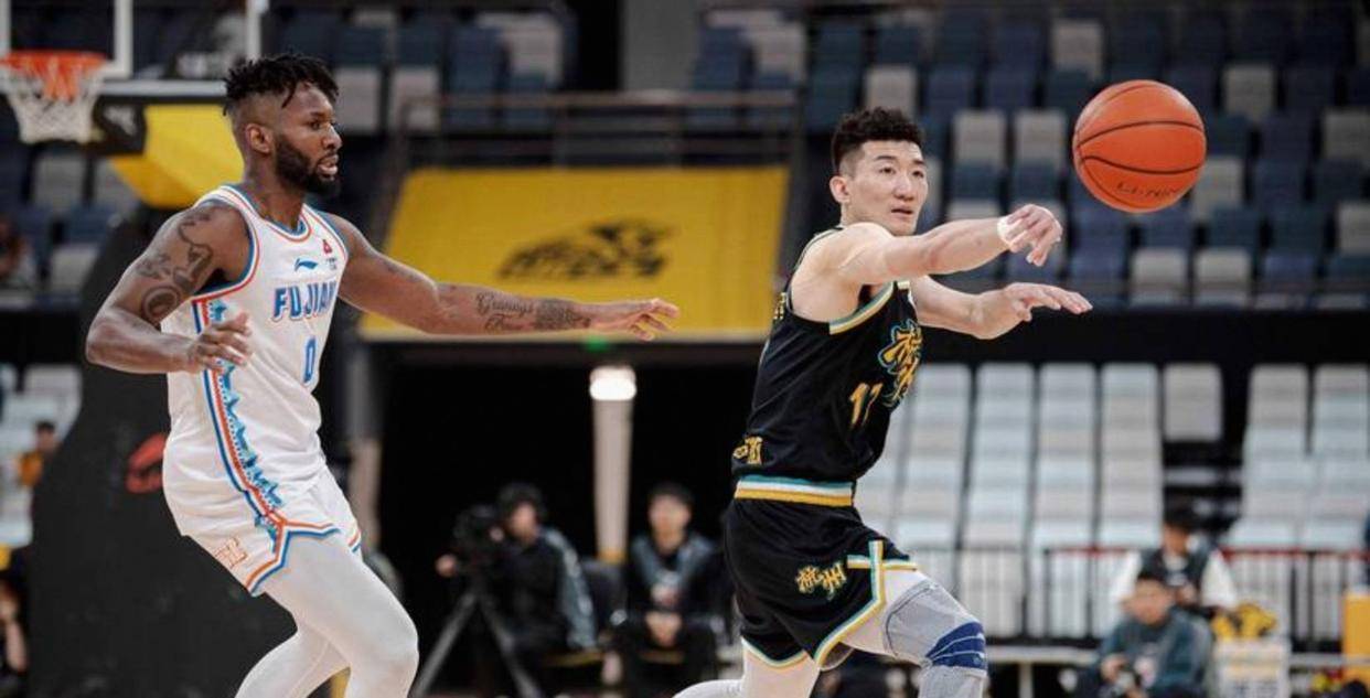 球队连胜,豪取CBA联赛龙虎榜头名,卫冕冠军逐渐崭露头角的简单介绍 球队连胜,豪取CBA联赛龙虎榜头名,卫冕冠军逐渐崭露头角的简单介绍