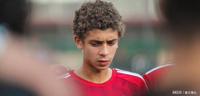 包含巴萨新援首秀破门，球迷欢呼队内竞争白热化的词条