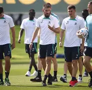 c7c7.app-包含亚洲杯角逐激烈备战展开，队员全力冲刺的词条