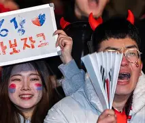 荷兰女足联手取胜，晋级下一轮比赛